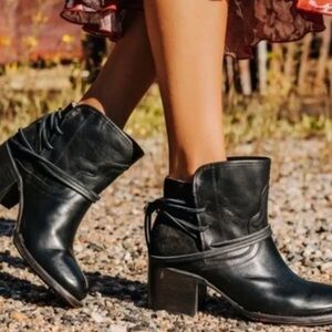 FREEBIRD CASEY BOOTIES - Barely Worn
